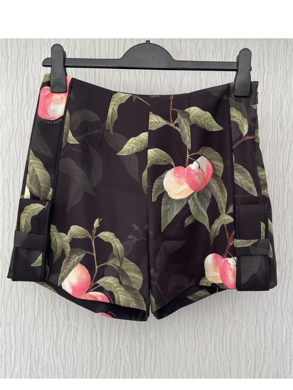 Ted Baker Floral Peach Print Women's Shorts size 6